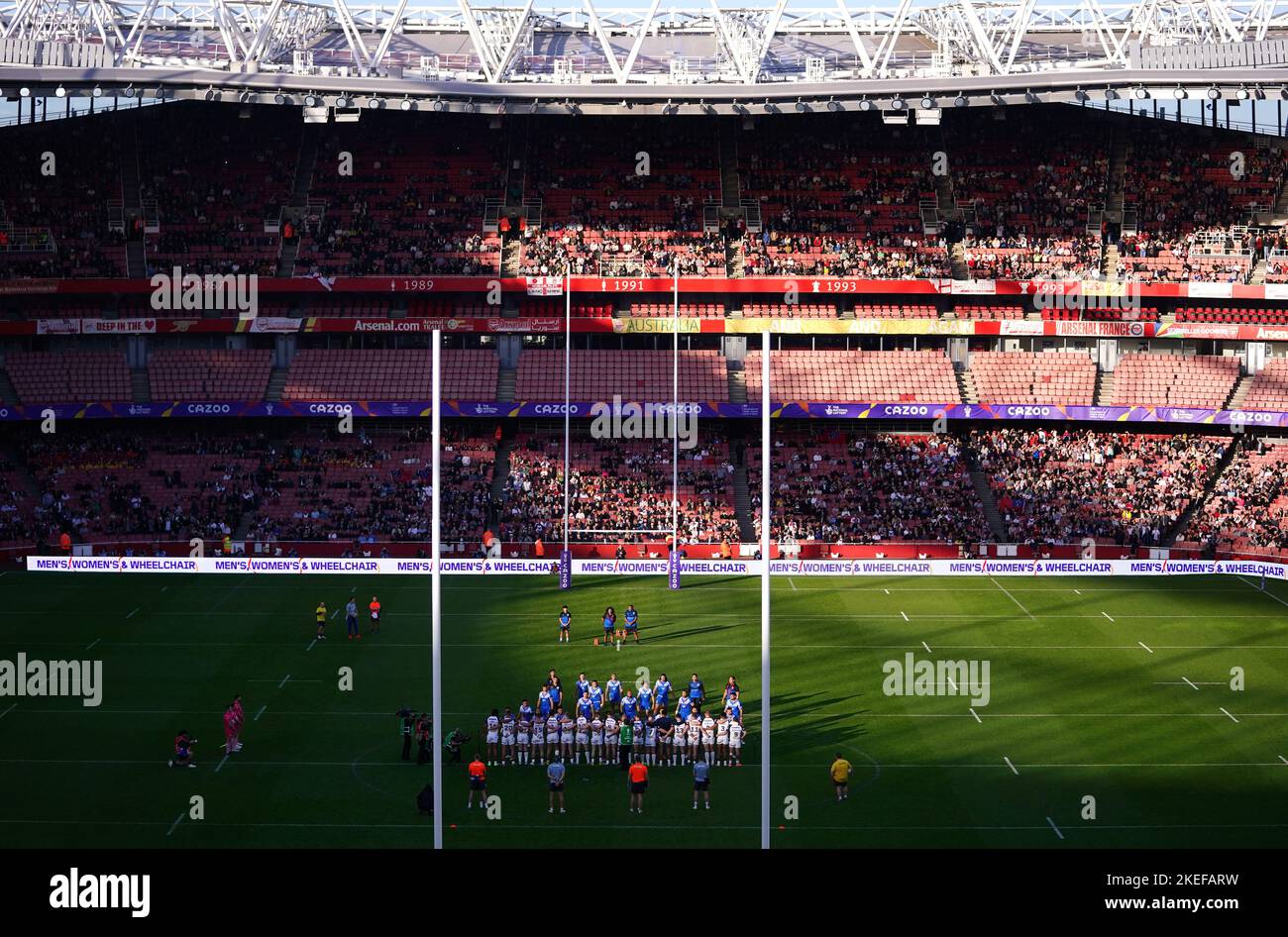 Samoa tritt vor dem Halbfinale der Rugby League im Emirates Stadium in London mit einer Siva Tau auf. Bilddatum: Samstag, 12. November 2022. Stockfoto
