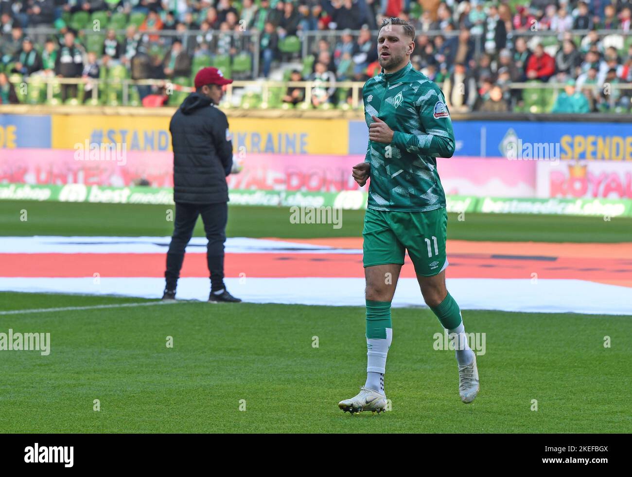 Bremen, Deutschland. 12.. November 2022. Fußball, Bundesliga, Matchday 15, Werder Bremen - RB Leipzig, wohninvest Weserstadion: Werders Niclas Füllkrug macht sich auf. Kredit: Carmen Jaspersen/dpa - WICHTIGER HINWEIS: Gemäß den Anforderungen der DFL Deutsche Fußball Liga und des DFB Deutscher Fußball-Bund ist es untersagt, im Stadion und/oder vom Spiel aufgenommene Fotos in Form von Sequenzbildern und/oder videoähnlichen Fotoserien zu verwenden oder zu verwenden./dpa/Alamy Live News Stockfoto