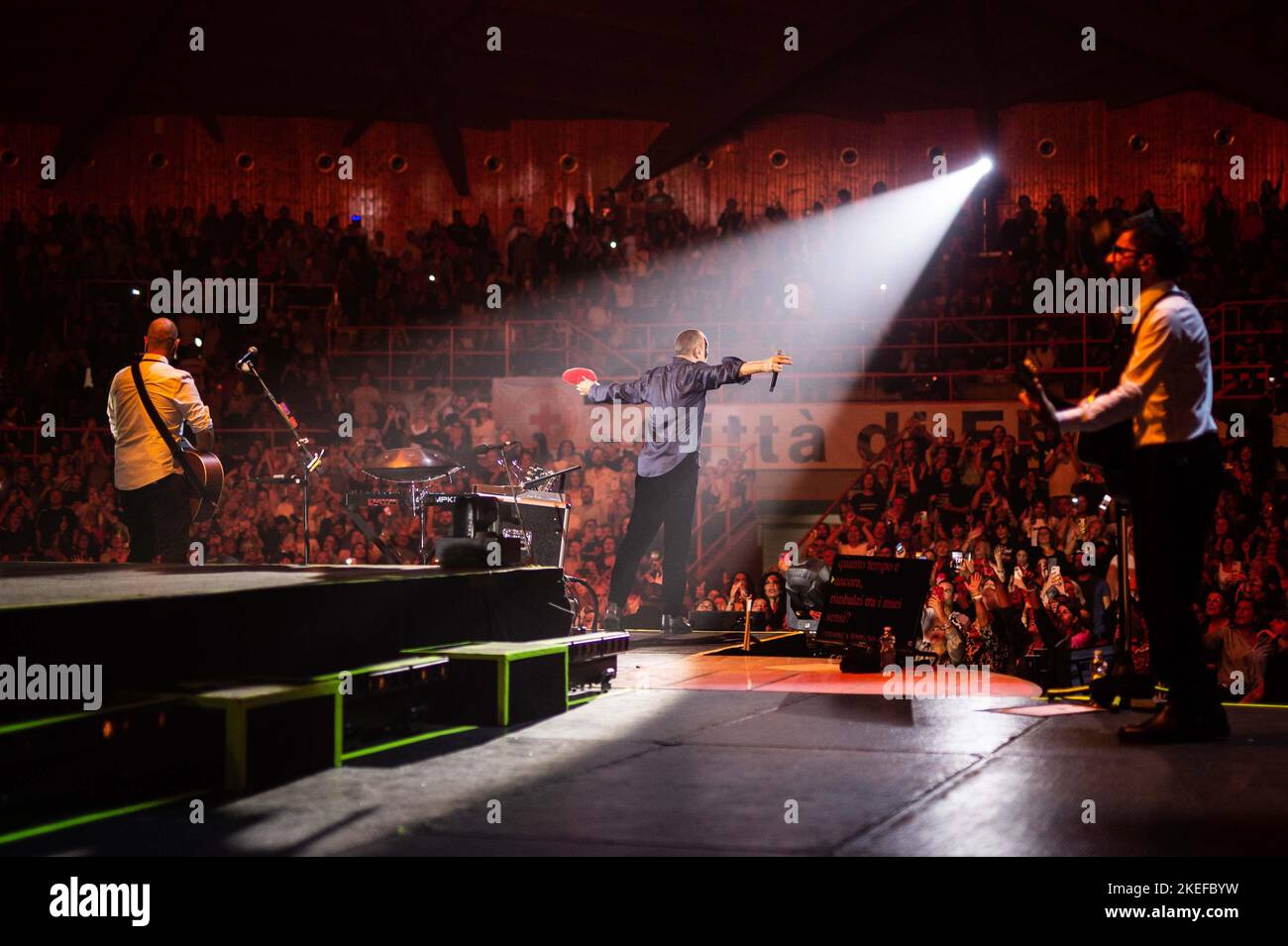 Palasele, Eboli (SA), Italien, 11. November 2022, Biagio Antonacci während der Biagio Antonacci - Palco Centrale Tour - Italienisches Sängermusikkonzert Stockfoto