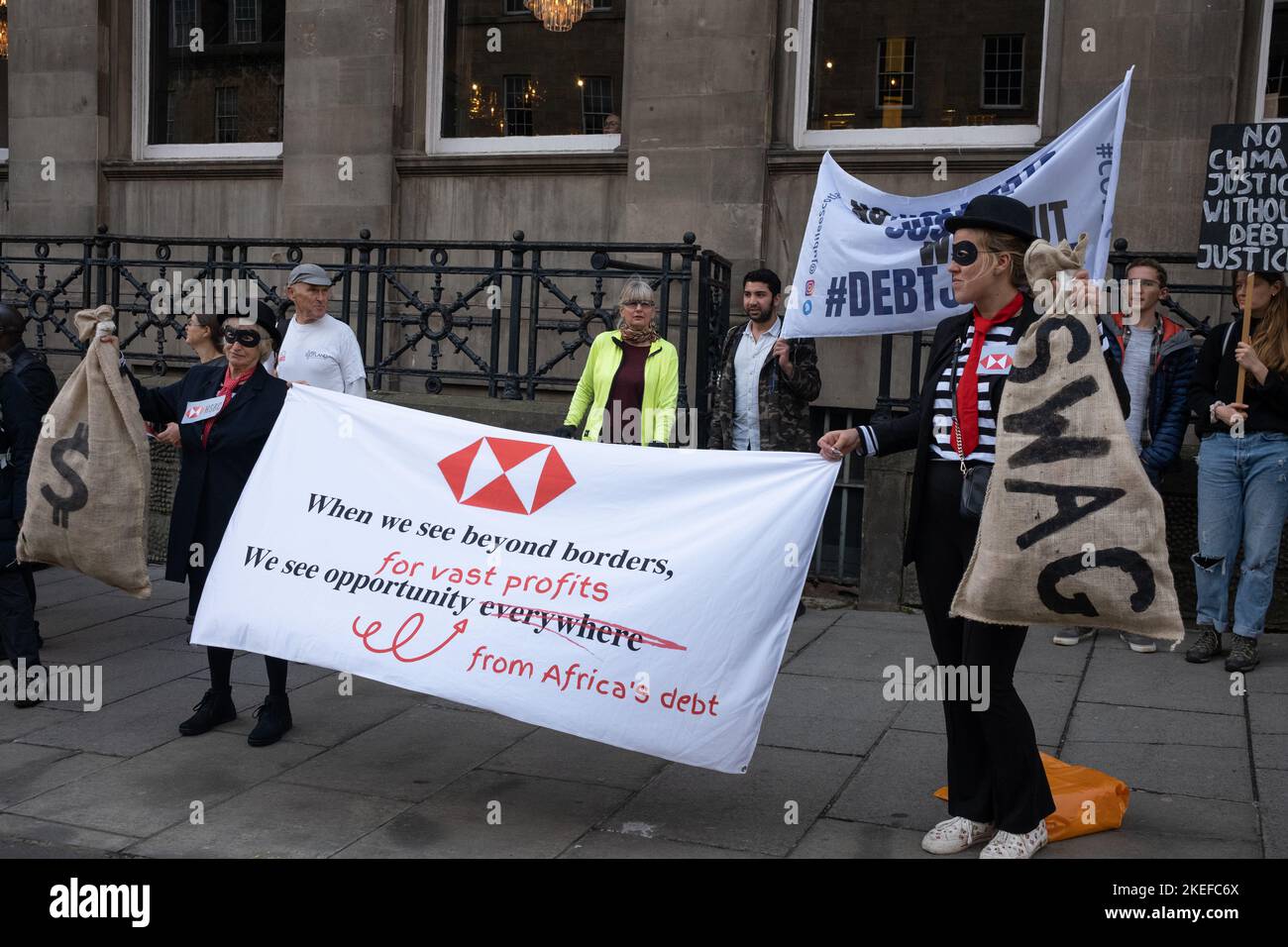 12.. November 2022, Edinburgh, Großbritannien. Global Day of Action for Climate Justice marsch durch die Stadt, um zivilgesellschaftliche Gruppen zu unterstützen, die bei der Klimakonferenz COP27 in Ägypten am 12. November 2022 in Edinburgh, Schottland, nicht protestieren dürfen. Foto: Jeremy Sutton-Hibbert/ Alamy Live News. Stockfoto