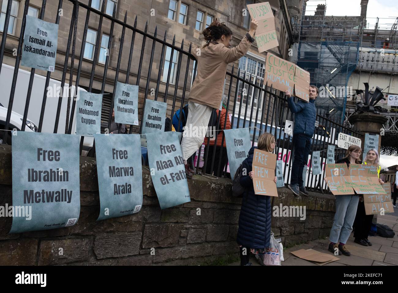 12.. November 2022, Edinburgh, Großbritannien. Global Day of Action for Climate Justice marsch durch die Stadt, um zivilgesellschaftliche Gruppen zu unterstützen, die bei der Klimakonferenz COP27 in Ägypten am 12. November 2022 in Edinburgh, Schottland, nicht protestieren dürfen. Foto: Jeremy Sutton-Hibbert/ Alamy Live News. Stockfoto