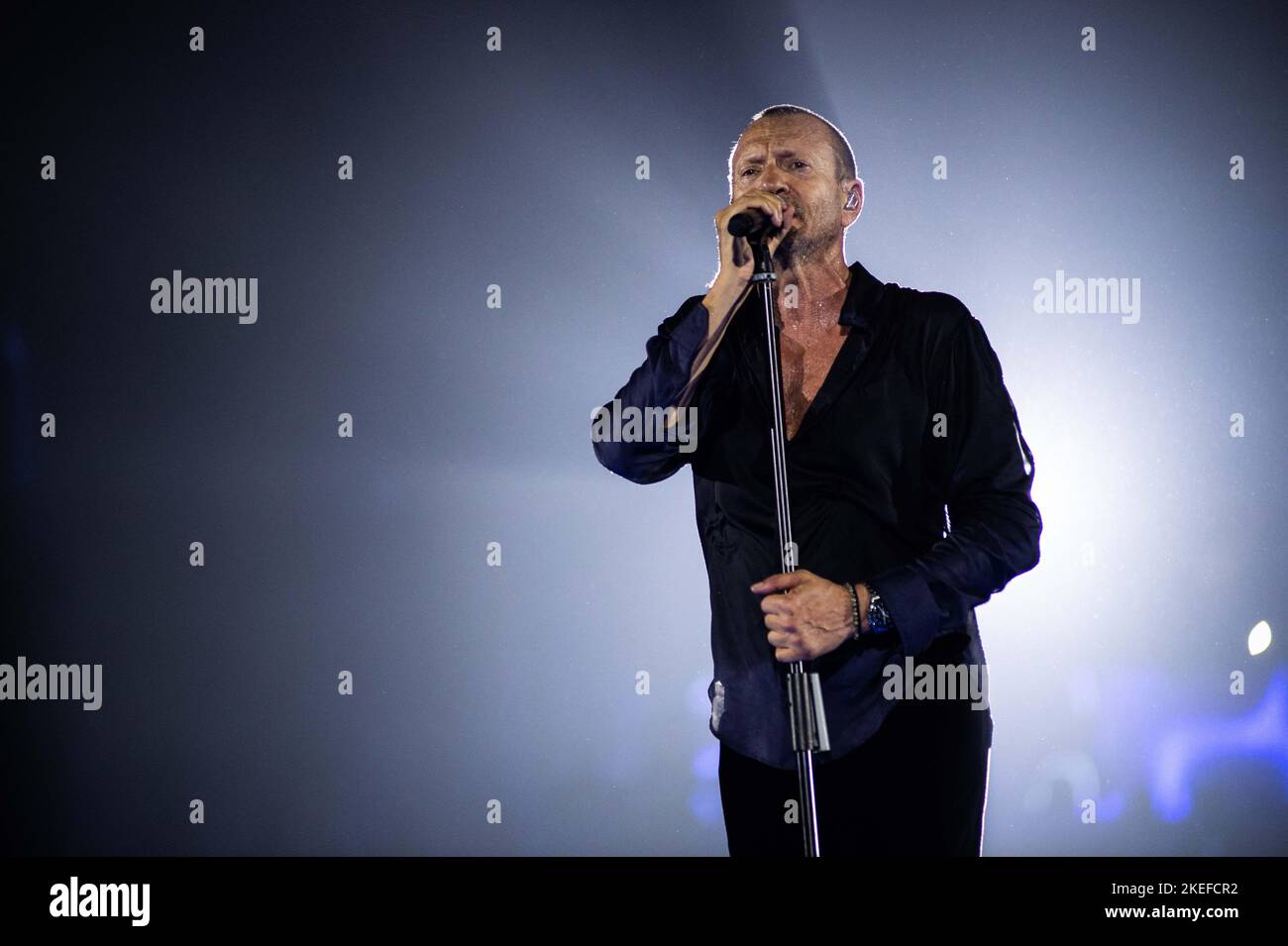 Palasele, Eboli (SA), Italien, 11. November 2022, Biagio Antonacci während der Biagio Antonacci - Palco Centrale Tour - Italienisches Sängermusikkonzert Stockfoto