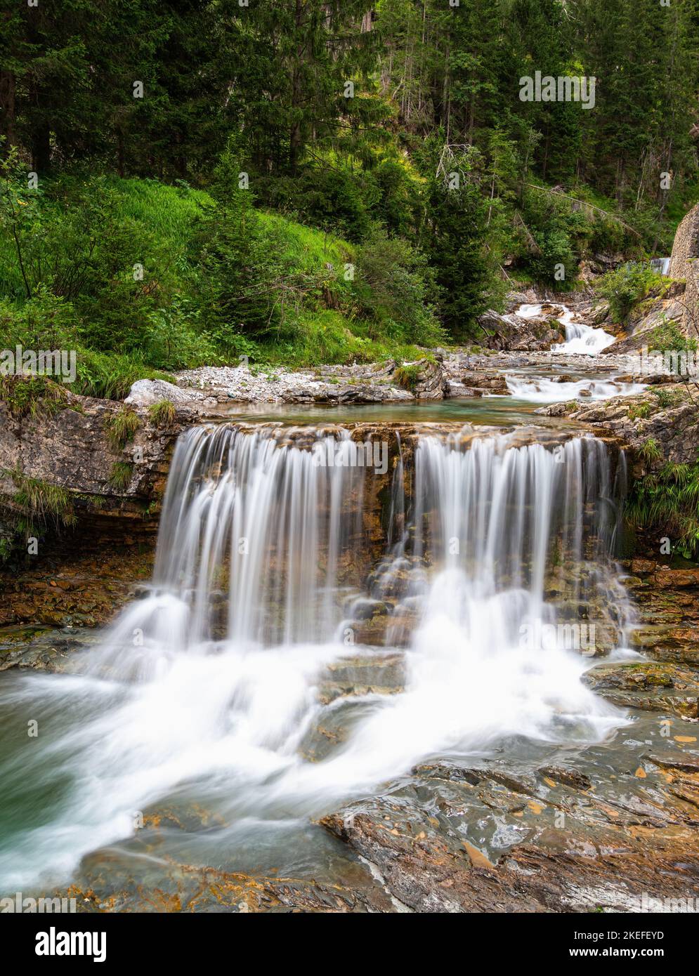Idyllischer Wasserfall am Po in Sappada, Italien Stockfoto