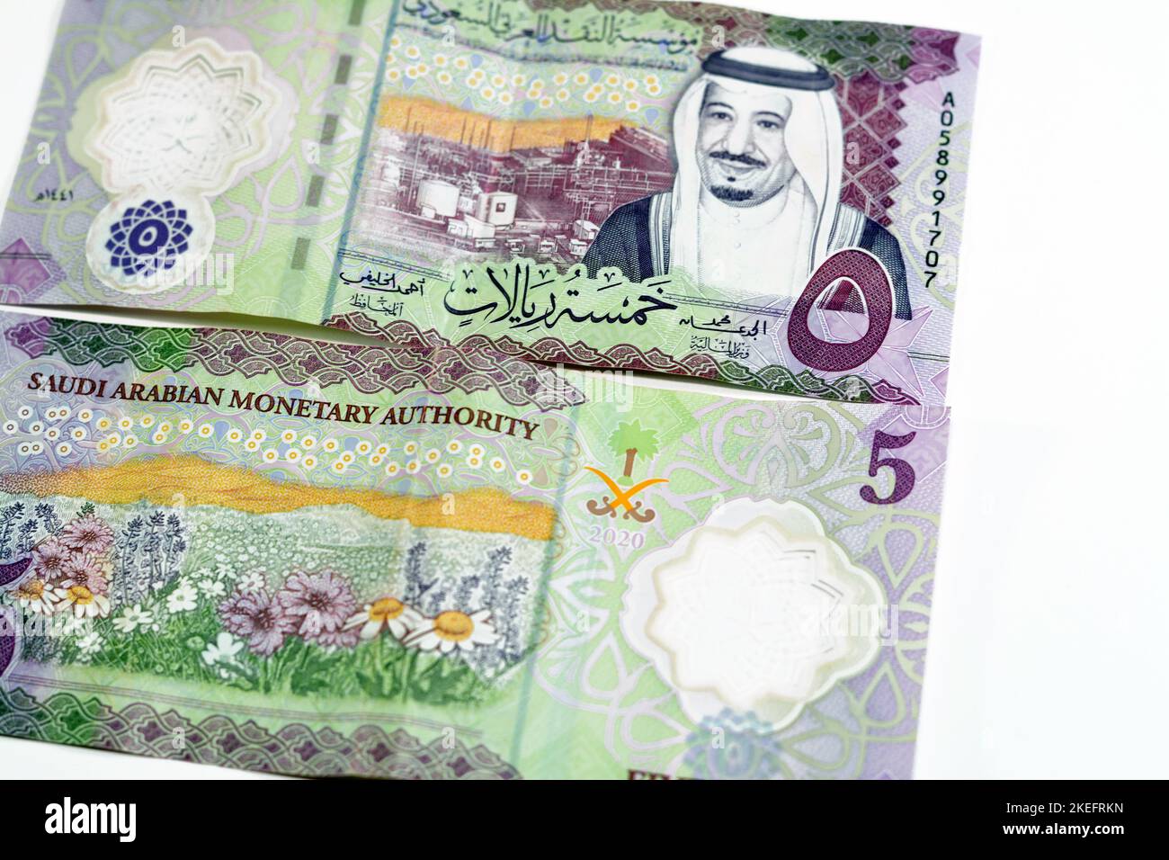 Das neue Polymer 5 SAR Five Saudi Arabia riyals Cash Money Banknote Bill Series 1441 AH verfügt über eine Shaybah-Ölraffinerie in Rub' al Khali, König Salman bin Abd Stockfoto