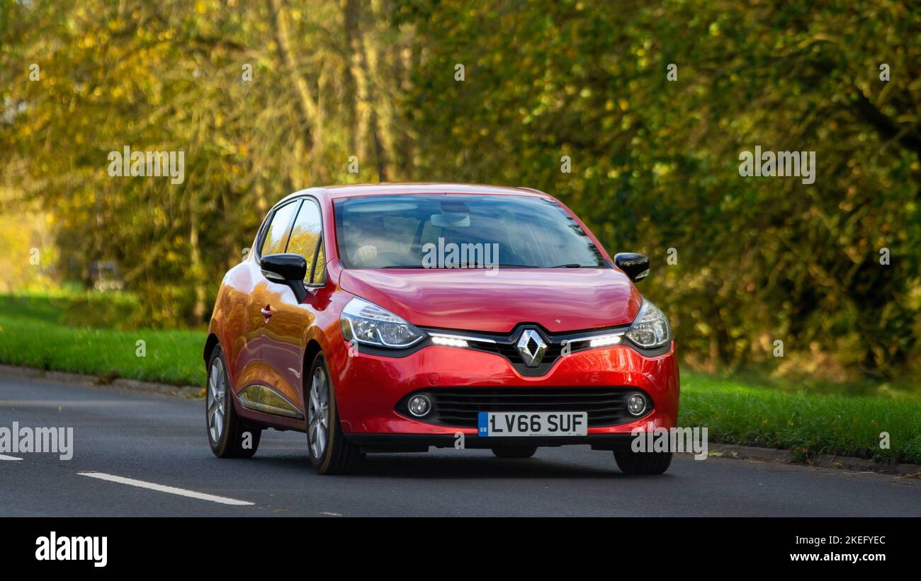 Renault Clio mit Heckklappe, rot, 2016 Stockfoto