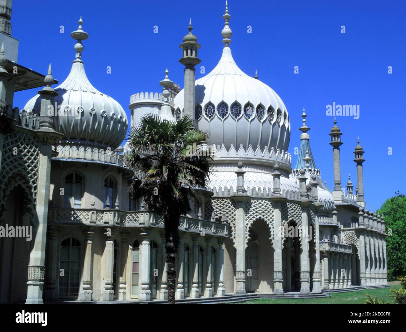 Der königliche Pavillon in Brighton, England, Großbritannien, der früher eine königliche Residenz war, die im early19.. Jahrhundert als Zufluchtsort am Meer für die damalige PRI erbaut wurde Stockfoto