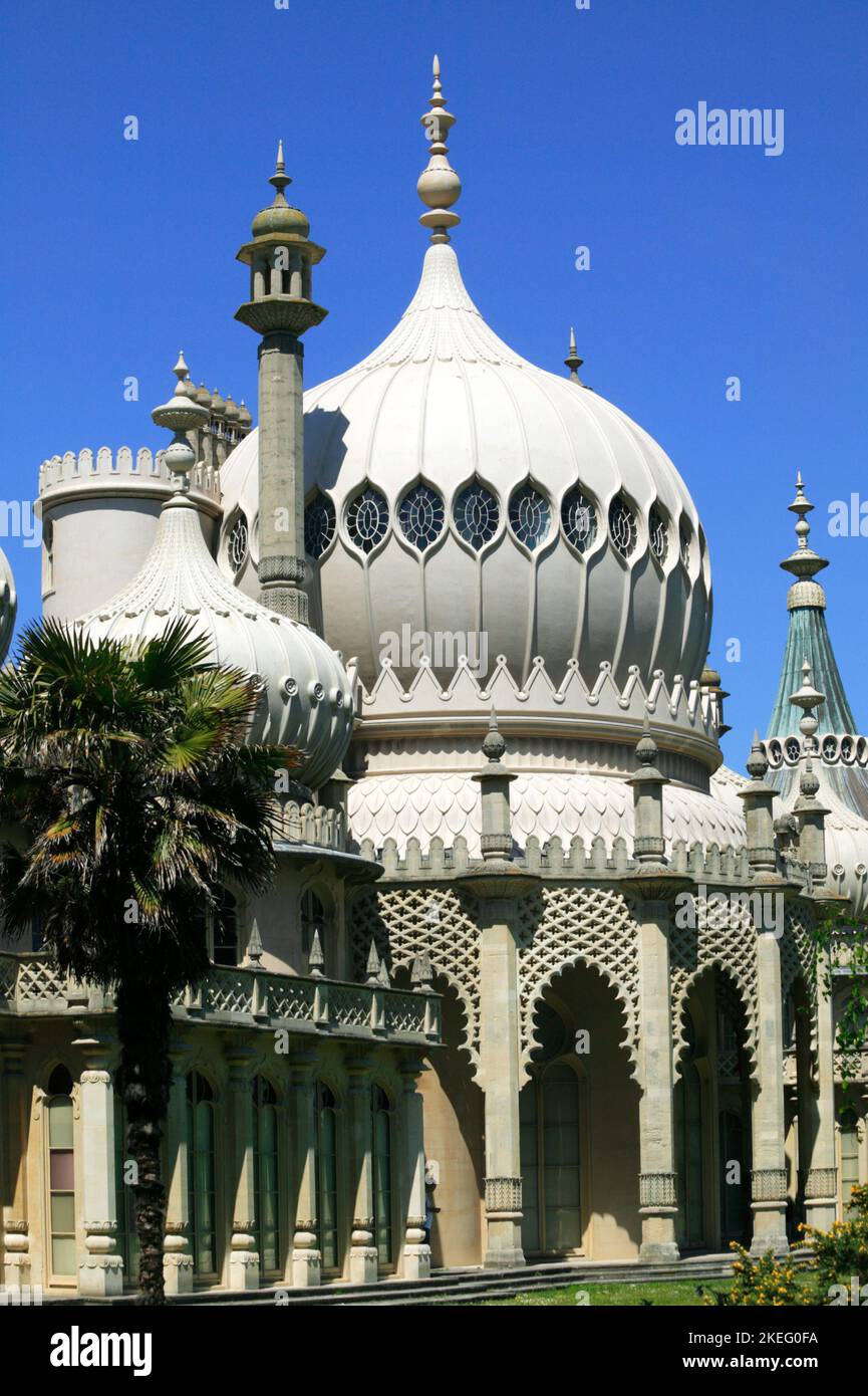 Der königliche Pavillon in Brighton, England, Großbritannien, der früher eine königliche Residenz war, die im early19.. Jahrhundert als Zufluchtsort am Meer für die damalige PRI erbaut wurde Stockfoto