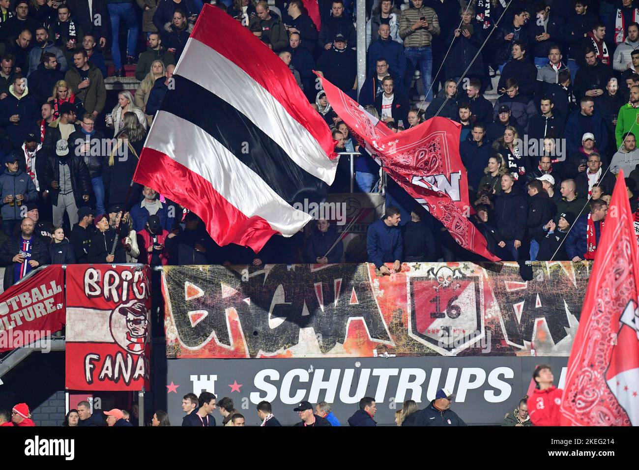 EMMEN, 12112022, Fußball, Stadion De Oude Meerdijk, Niederländische