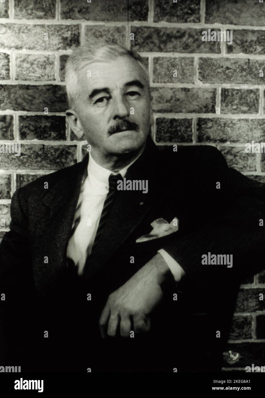 Ein Porträtfoto von William Faulkner von Carl Van Vechten. 1954. Stockfoto