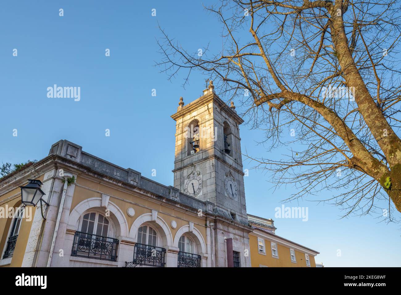 Uhrenturm (ehemaliger Gefängnis-Turm) - Sintra, Portugal Stockfoto