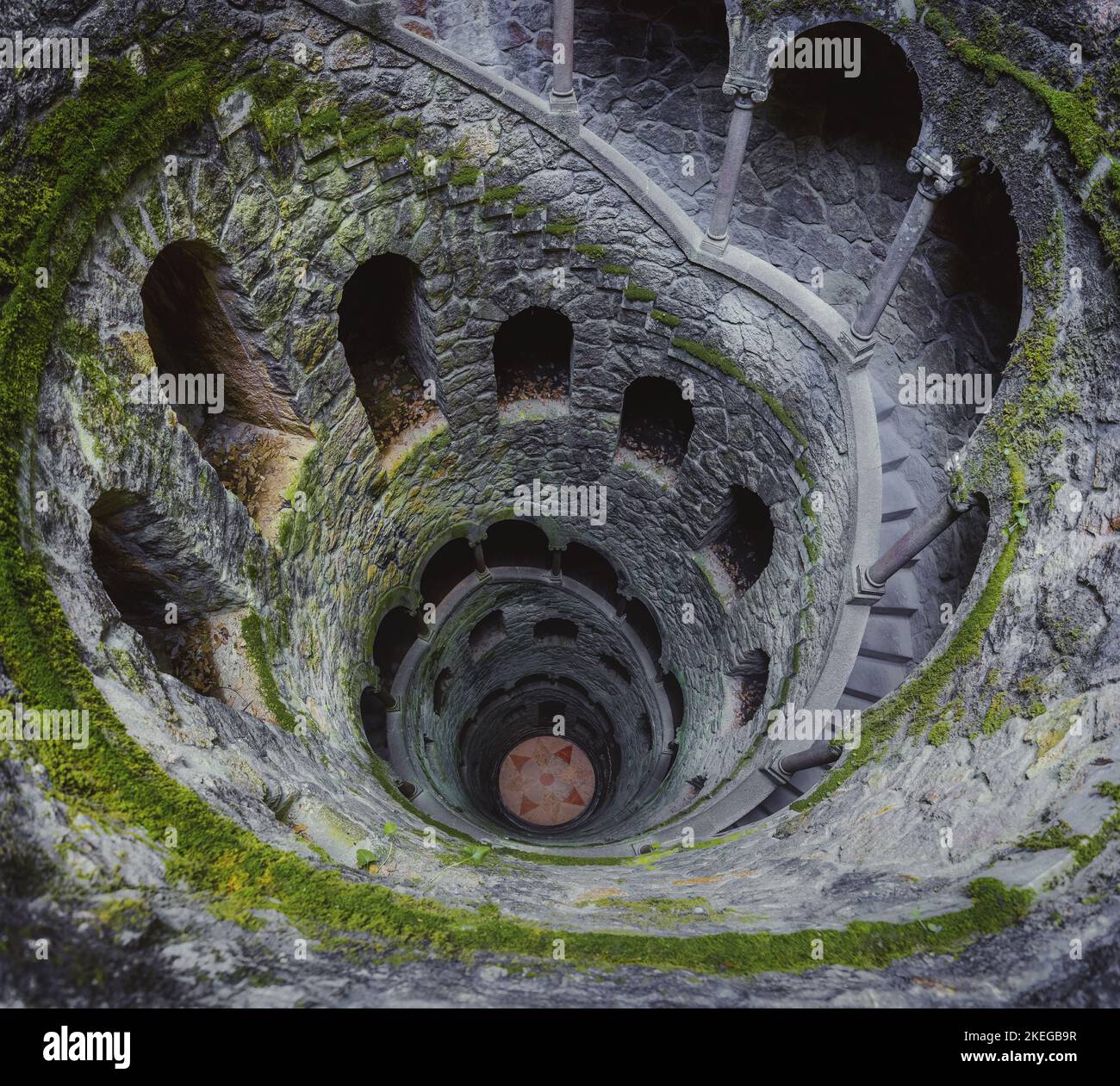 Innenansicht der Initiationsbrunnen auf Quinta da Regaleira - Sintra, Portugal Stockfoto