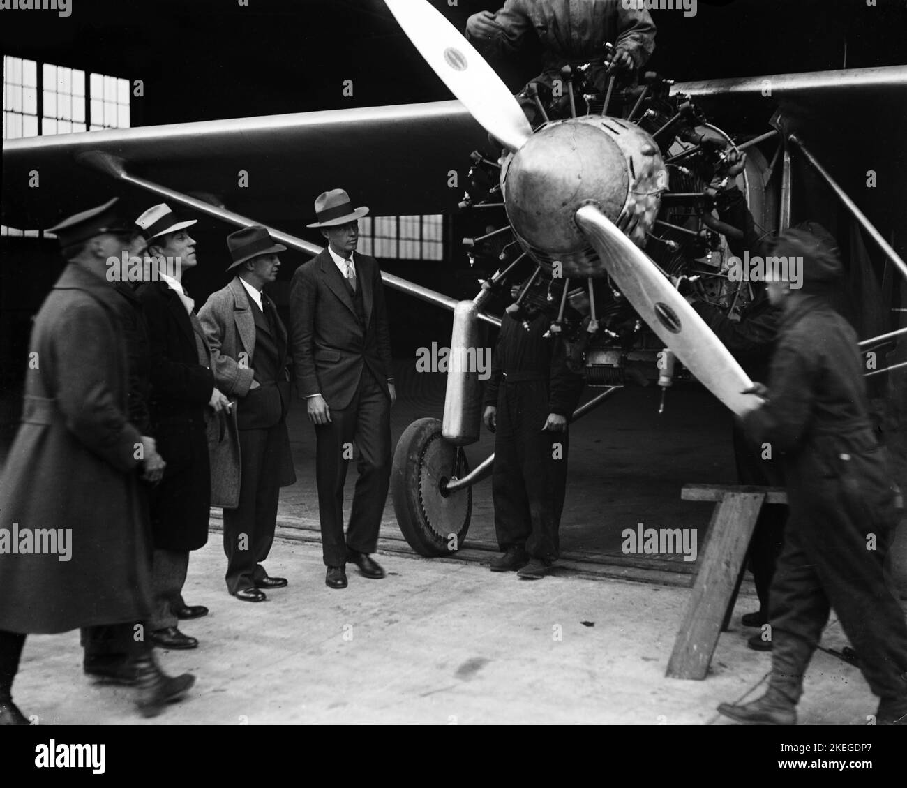 Charles Lindbergh und Flugzeug 'Spirit of St. Louis' - Foto von Harris & Ewing 1927 Stockfoto