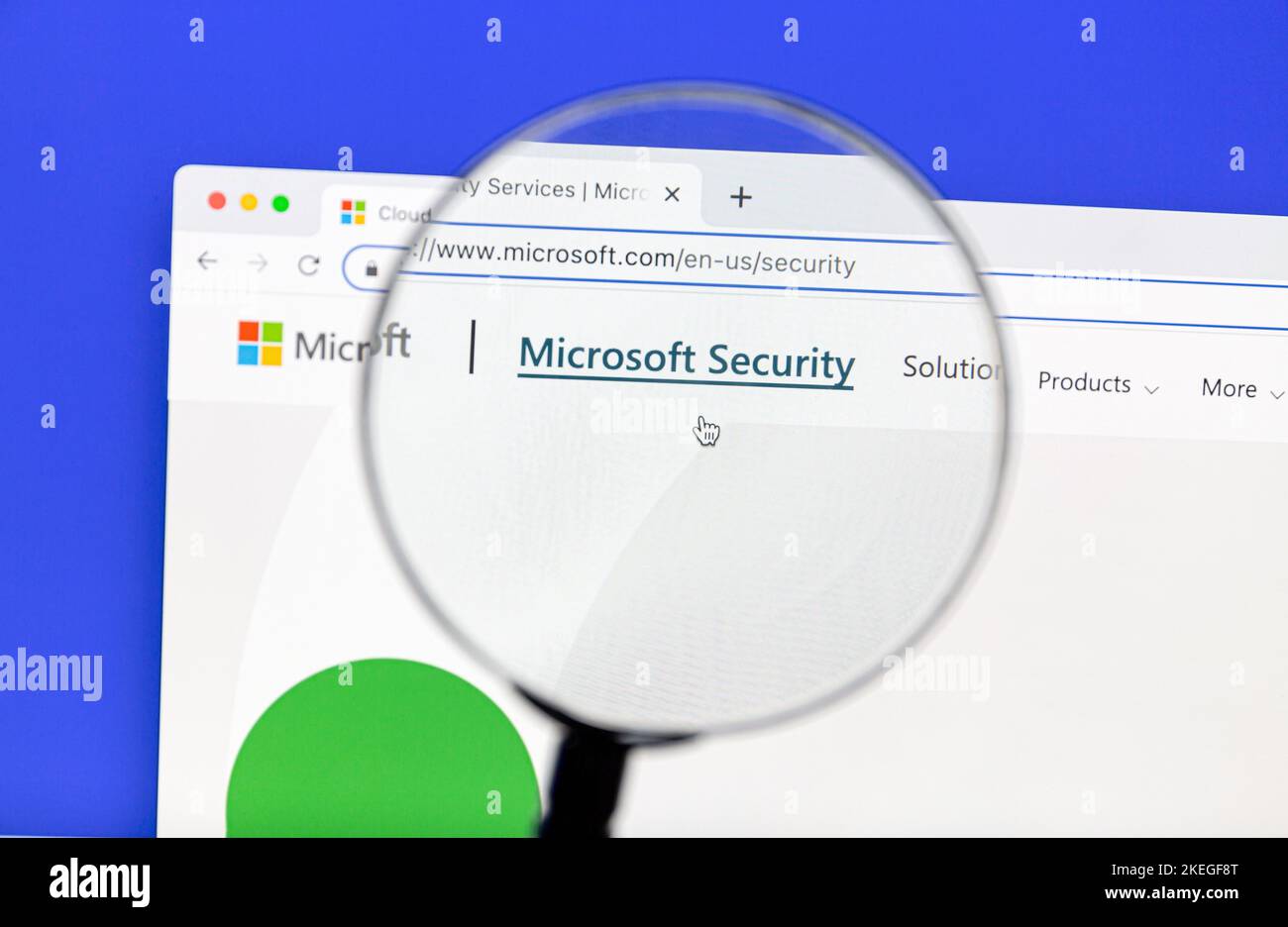 Ostersund, Schweden - 15. Sep 2022: Microsoft Security-Website auf einem Computerbildschirm. Die Microsoft Corporation ist ein US-amerikanisches multinationales Technologieunternehmen Stockfoto