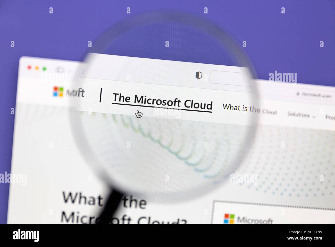 Ostersund, Schweden - 20. Sep 2022: Die Microsoft Cloud-Website auf einem Computerbildschirm. Microsoft Cloud ist eine Technologieplattform, die von Microsoft entwickelt wurde. Stockfoto