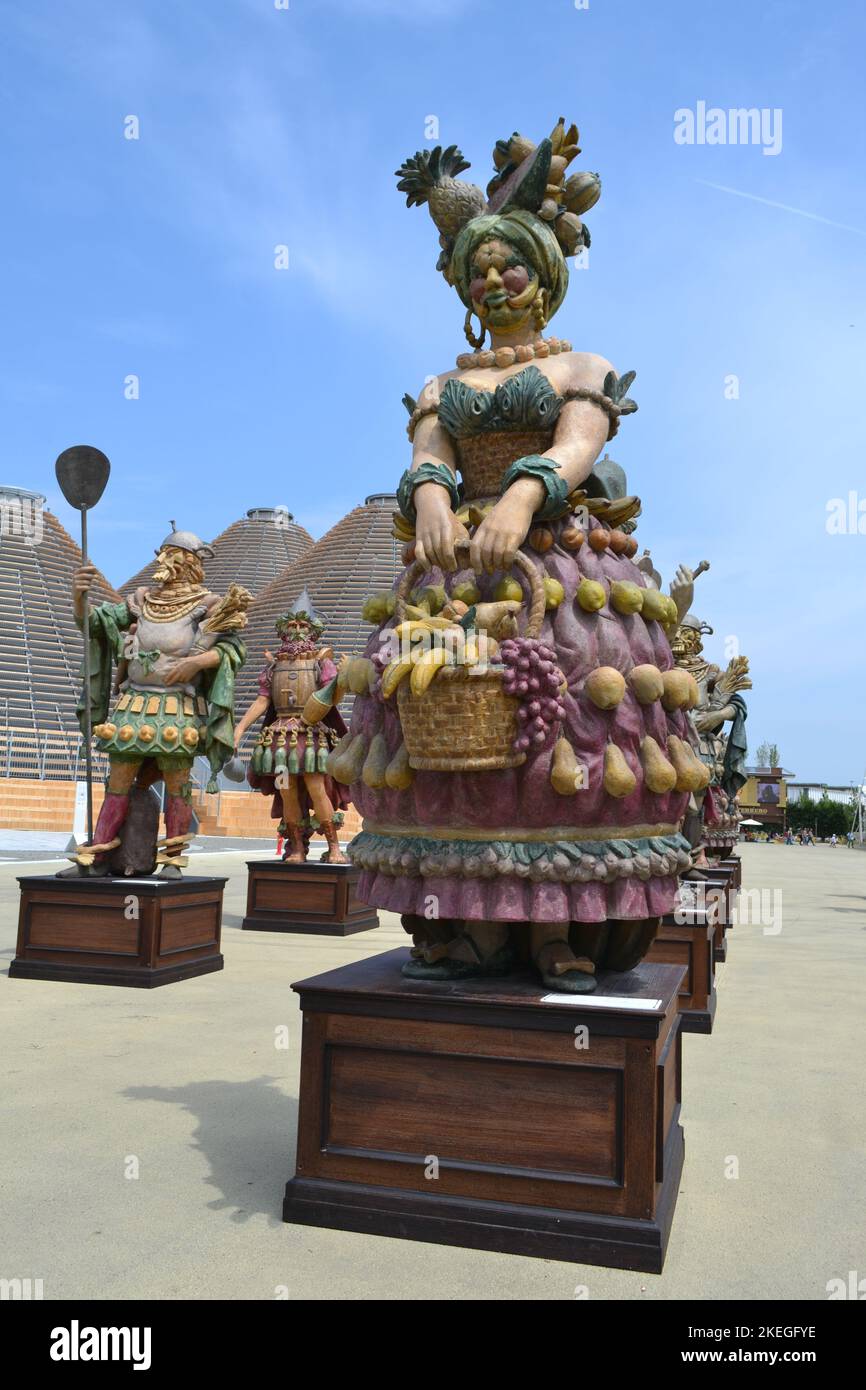 Mailand, Italien - 29. Juni 2015: Statue Mazedoniens, die in einer Gruppe von Statuen des Food People von Dante Ferretti auf der Expo Milano 2015 steht. Stockfoto