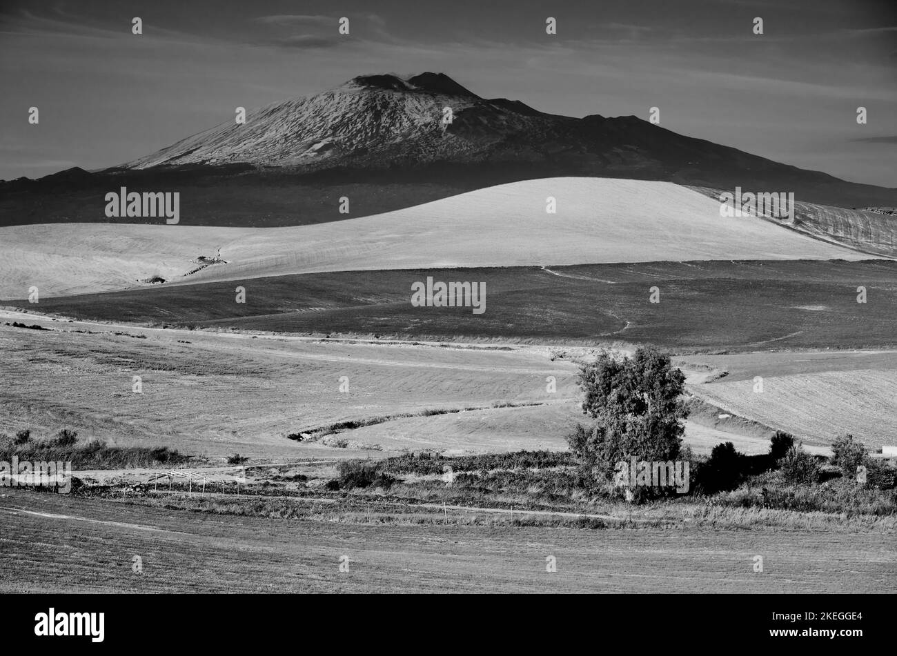 Schwarz-weiß Ätna und Sizilien Farm Land, Italien Stockfoto