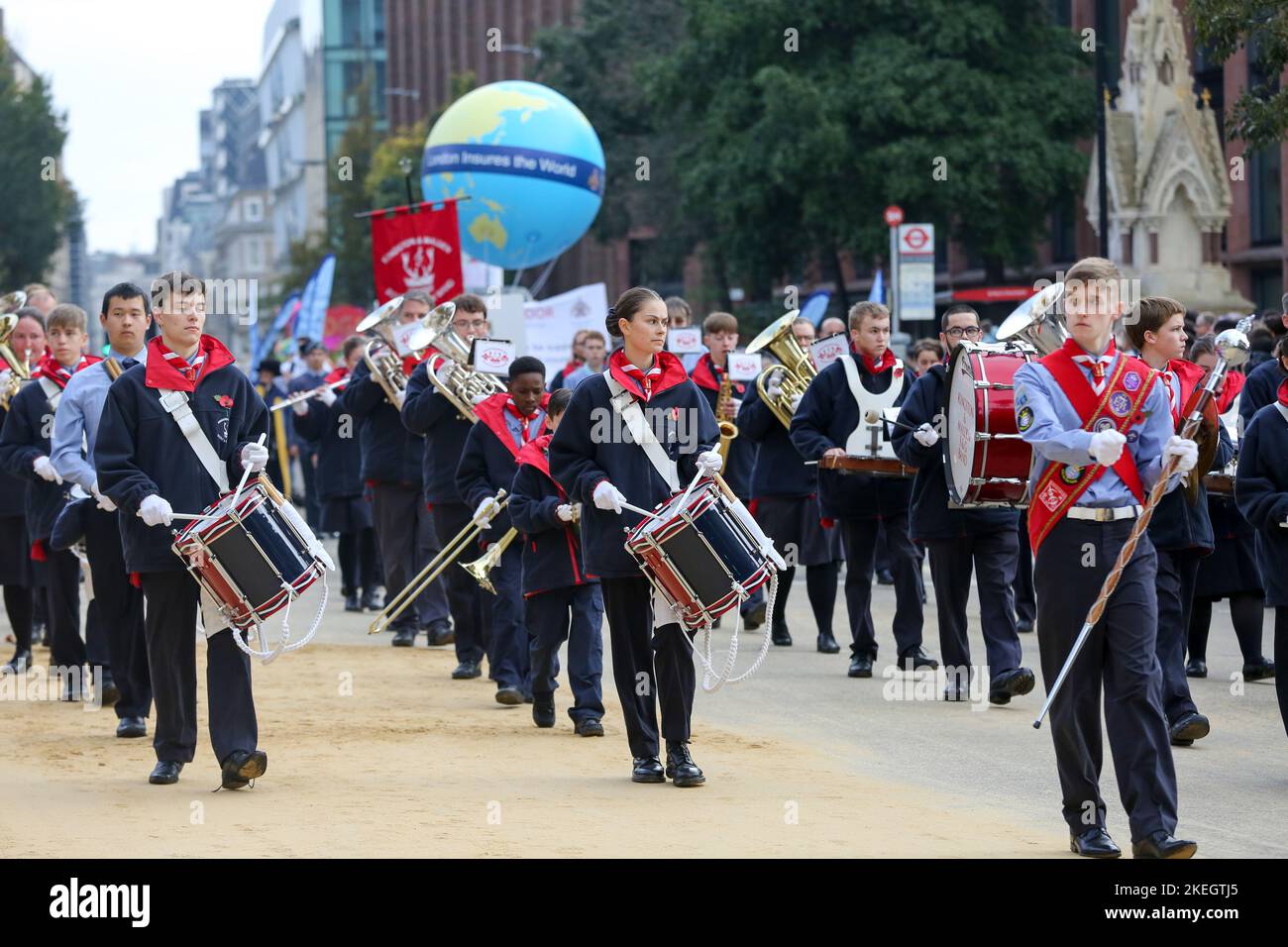 London, Großbritannien. 12.. November 2022. Militärangehörige marschieren während der Parade der Oberbürgermeisterschau. Die Show ehrt den neuen Oberbürgermeister Nichola Lyons, den 694. Oberbürgermeister der City of London aus dem 13.. Jahrhundert. Der Oberbürgermeister wird als globaler Botschafter für die britische Finanz- und Dienstleistungsbranche fungieren. Kredit: SOPA Images Limited/Alamy Live Nachrichten Stockfoto