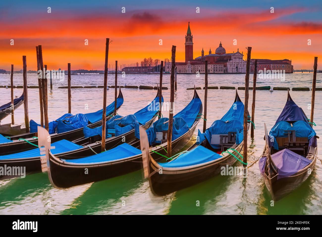 Blick auf Gondeln in Venedig Stockfoto