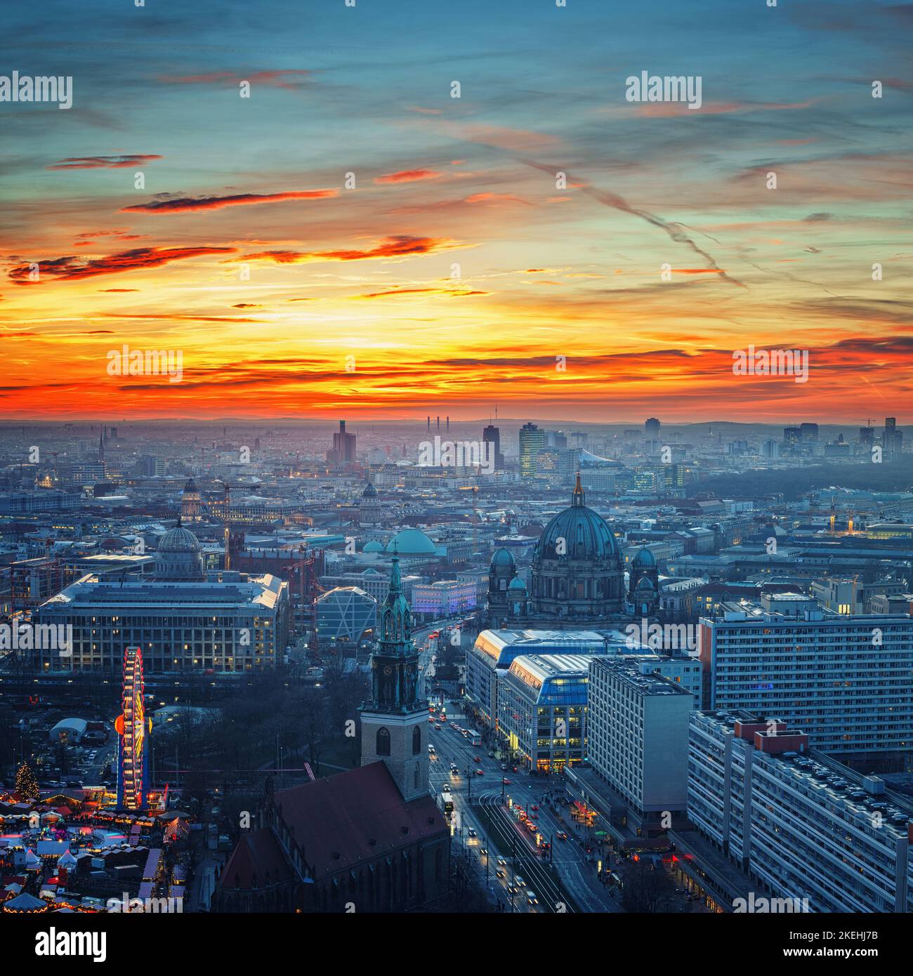 Luftbild auf Berlin in der Nacht Stockfoto
