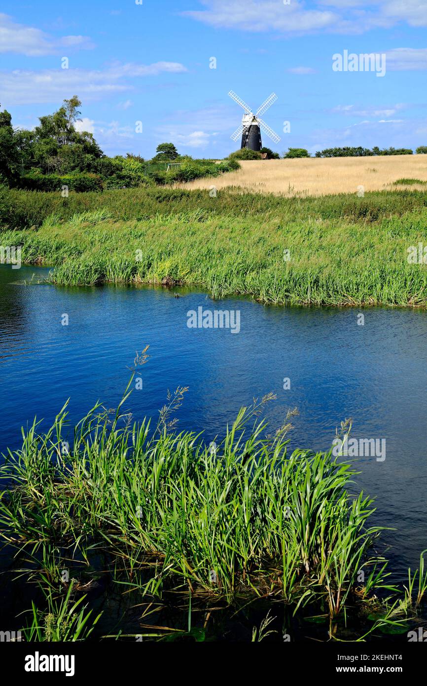 River Burn, Burnham Overy Windmill, Norfolk, England, Großbritannien Stockfoto