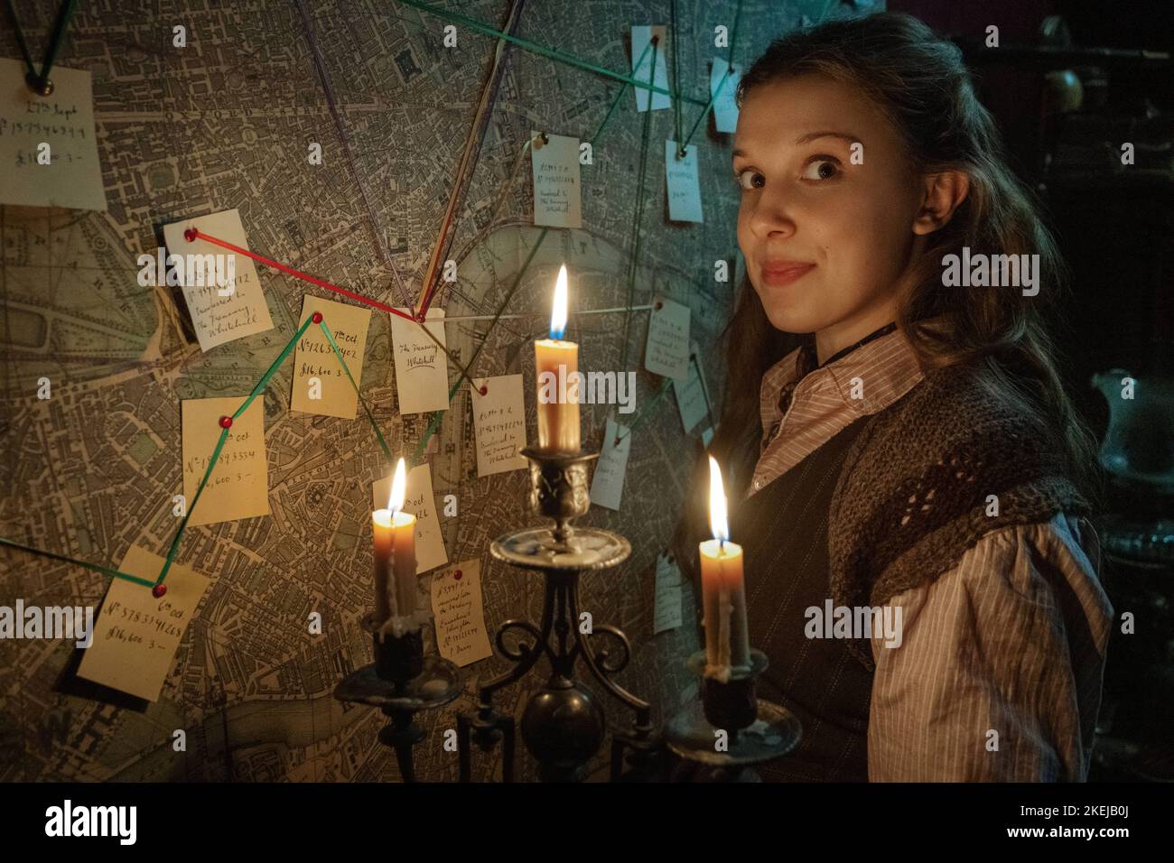 MILLIE BOBBY BROWN in ENOLA HOLMES 2 (2022), Regie: HARRY BRADBEER. Credit: Legendary Pictures / Netflix / Album Stockfoto