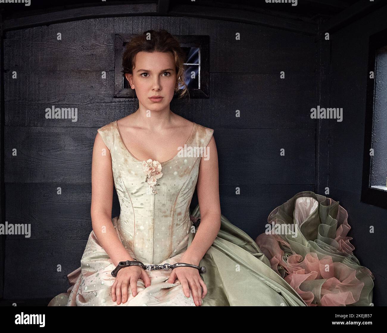 MILLIE BOBBY BROWN in ENOLA HOLMES 2 (2022), Regie: HARRY BRADBEER. Credit: Legendary Pictures / Netflix / Album Stockfoto