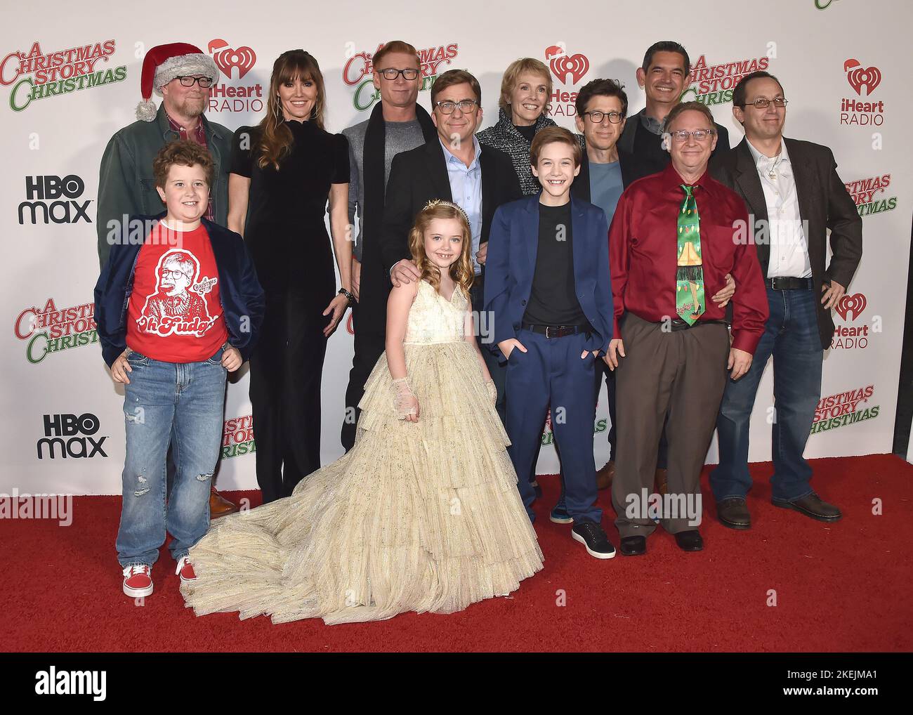 Los Angeles, USA. 13.. November 2022. Nick Schenk (Executive Producer), Davis Murphy, Erinn Hayes, Zach Ward, Julianna Leyne, Peter Billingsley, Julie Hagerty, River Drosche, RD Robb, Clay Katis (Direktor), Scott Schwartz und Ian Petrella gehen am 12. November 2022 im Autry Museum im Griffith Park in Los Angeles, CA, auf dem roten Teppich bei den Warner Brothers und HBO Max Special im Freiluftvorführung von „A Christmas Story Christmas“. (Foto von Scott Kirkland/Sipa USA) Quelle: SIPA USA/Alamy Live News Stockfoto