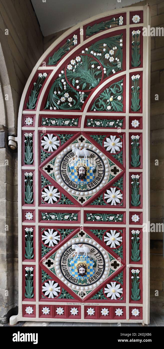 Eisentor am Südeingang der Piece Hall, Halifax, Yorkshire, England, Vereinigtes Königreich. Stockfoto