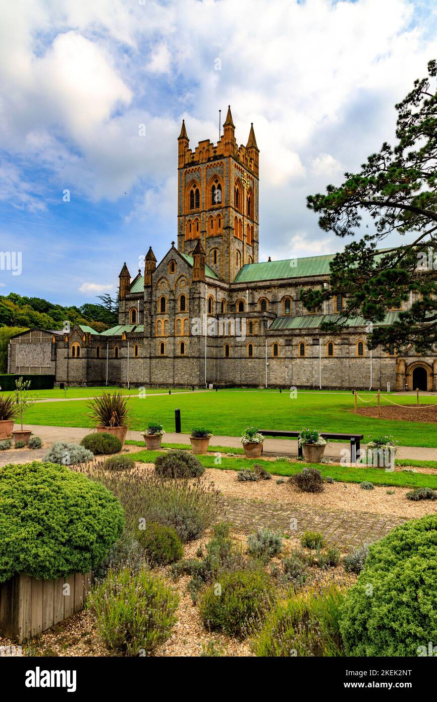 Die eindrucksvolle Architektur der römisch-katholischen Abtei Buckfast ist Teil eines Benediktinerklosters. Es befindet sich in Buckfastleigh, Devon, England, Großbritannien Stockfoto