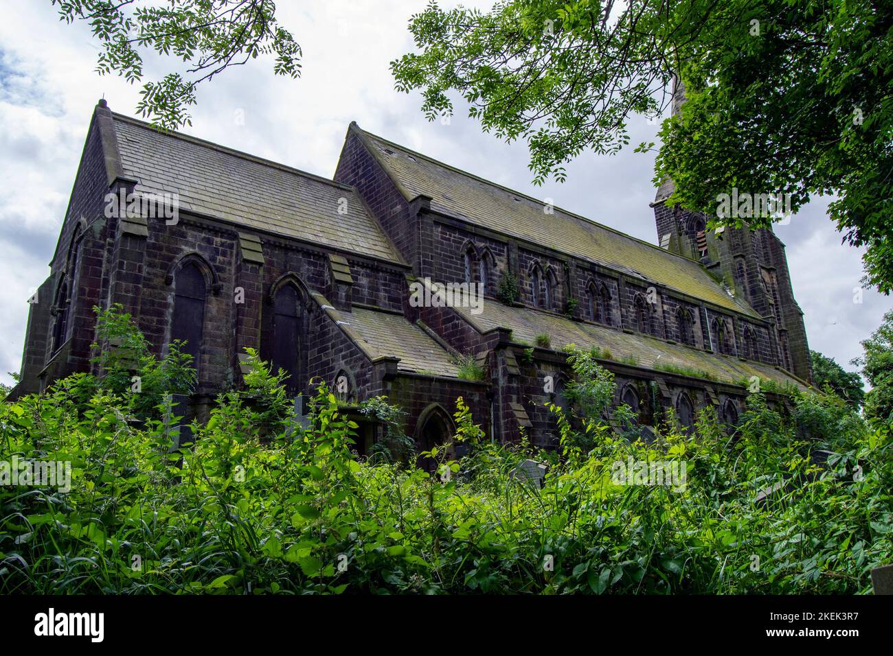 St. Paul's Church Denholme, bevor sie zu einem Heim umgewandelt wird. Stockfoto