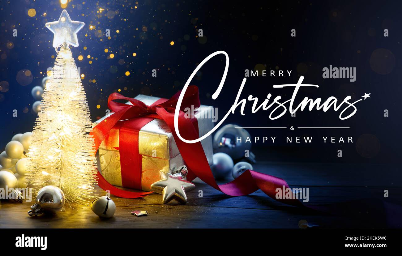Weihnachtsbaum und Weihnachtsgeschenke. Weihnachts-Banner oder Grußkarten-Design Stockfoto