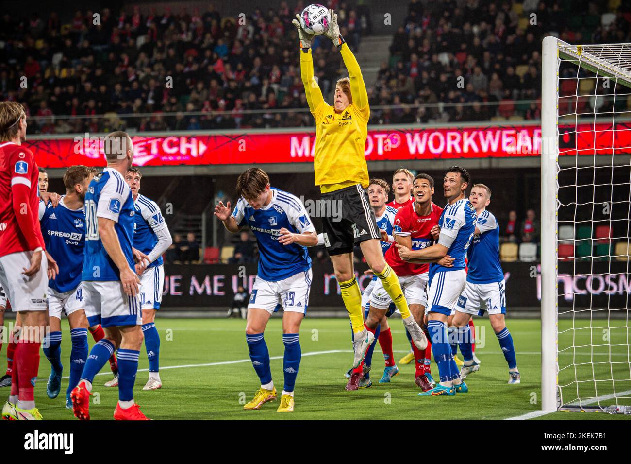 Silkeborg, Dänemark. 12.. November 2022. Torwart Mads Kikkenborg (16) von Lyngby Boldklub, gesehen während des Superliga-Spiels 3F zwischen Silkeborg IF und Lyngby Boldklub im Jysk Park in Silkeborg. (Foto: Gonzales Photo/Alamy Live News Stockfoto