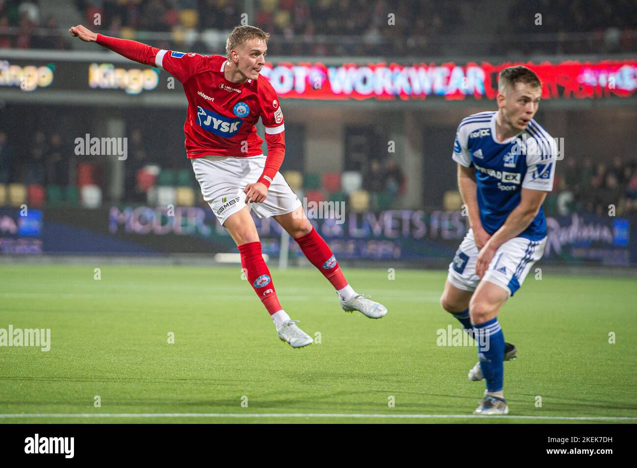 Silkeborg, Dänemark. 12.. November 2022. Pelle Mattsson (6) von Silkeborg, WENN er während des Superliga-Spiels 3F zwischen Silkeborg IF und Lyngby Boldklub im Jysk Park in Silkeborg gesehen wurde. (Foto: Gonzales Photo/Alamy Live News Stockfoto