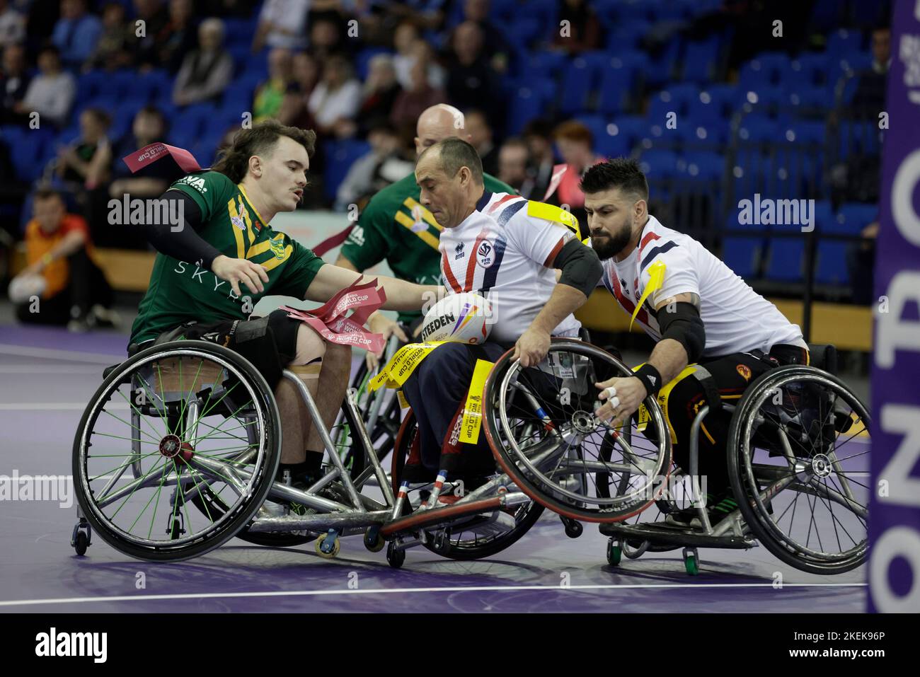 Der Franzose Mostefa Abassi in Aktion beim Halbfinale der Rugby-League-Weltmeisterschaft im Rollstuhl beim Eis Sheffield. Bilddatum: Sonntag, 13. November 2022. Stockfoto