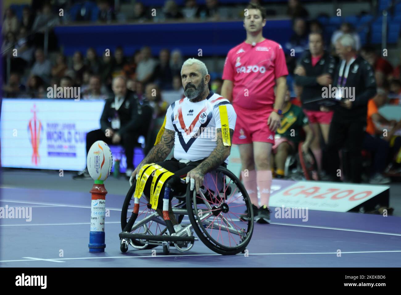 Sheffield, Großbritannien. 13.. November 2022. English Institute of Sport Sheffield, Sheffield, South Yorkshire, 13.. November 2022. Frankreich Rollstuhl Rugby League vs Australien Rollstuhl Rugby League in der Rugby League World Cup 2021 Halbfinale Gilles ClauseÕs von Frankreich Rollstuhl Rugby League tritt das Ziel Kredit: Touchlinepics/Alamy Live News Stockfoto