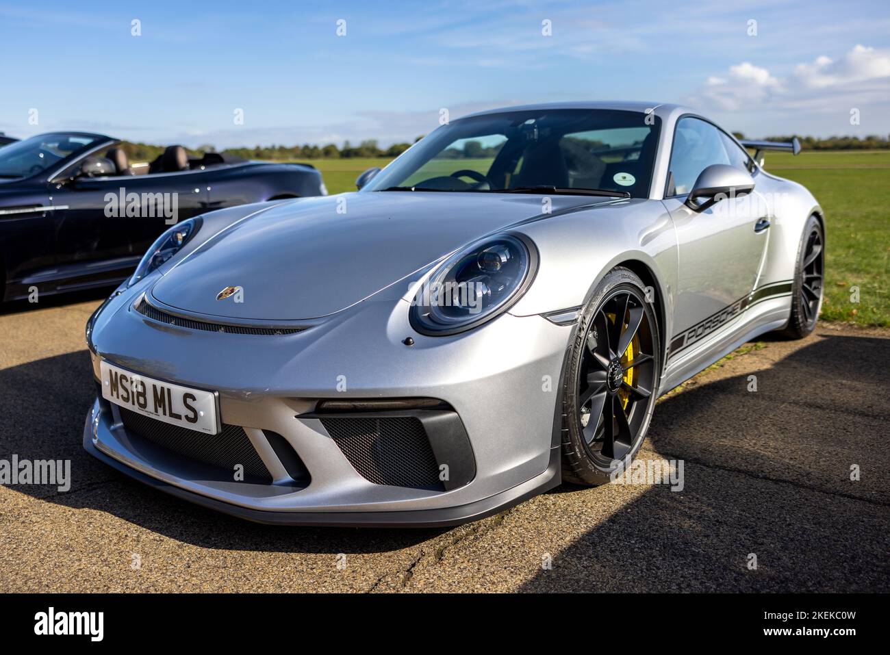 2018 Porsche 911 GT3 ‘MS18 MLS’ auf der Poster Cars & Supercars Assembly im Bicester Heritage Center zu sehen. Stockfoto