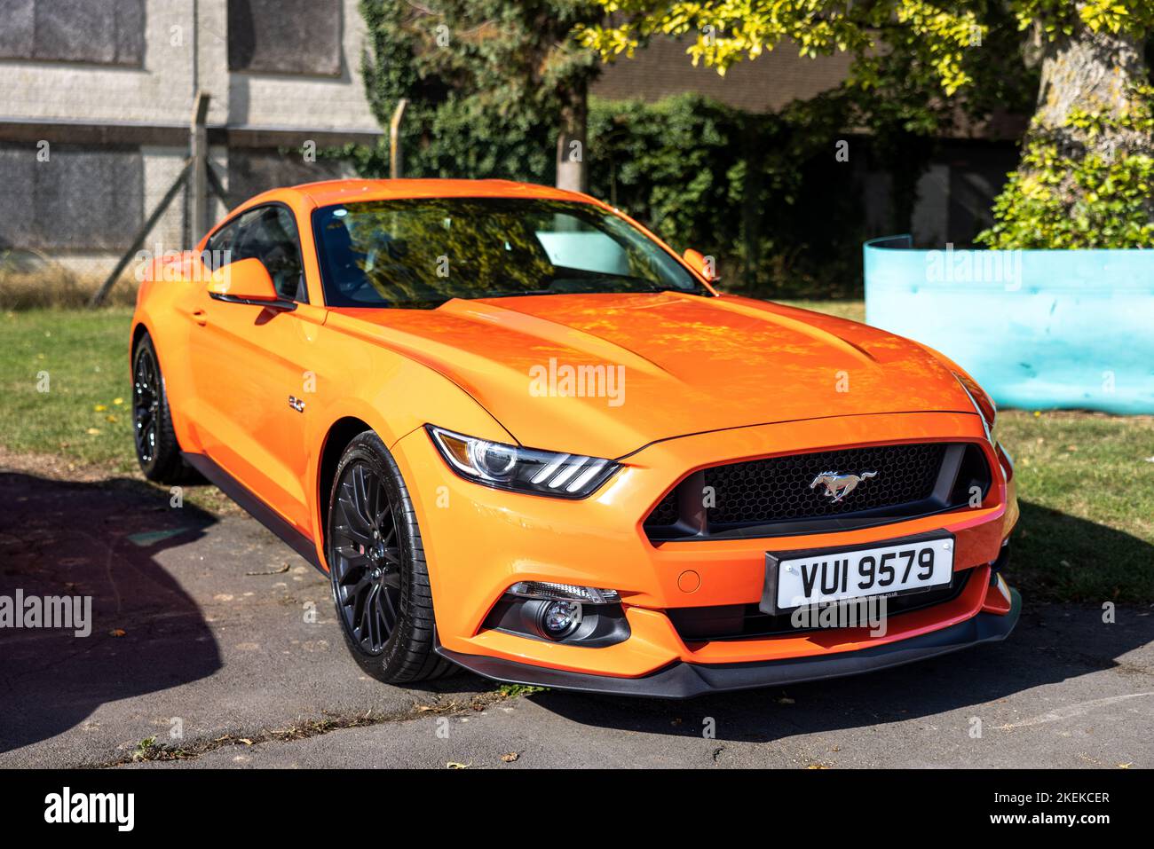 2016 Ford Mustang GT ‘VUI 9579’ auf der Poster Cars & Supercars Assembly im Bicester Heritage Center zu sehen Stockfoto