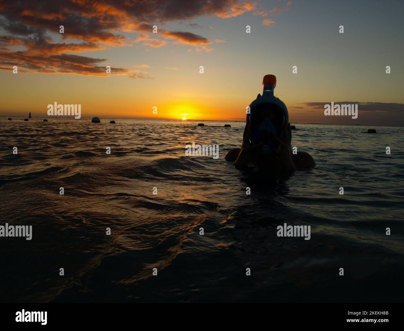 Atmen Sie das Meer bei Sonnenuntergang, Mauritius, ein Stockfoto