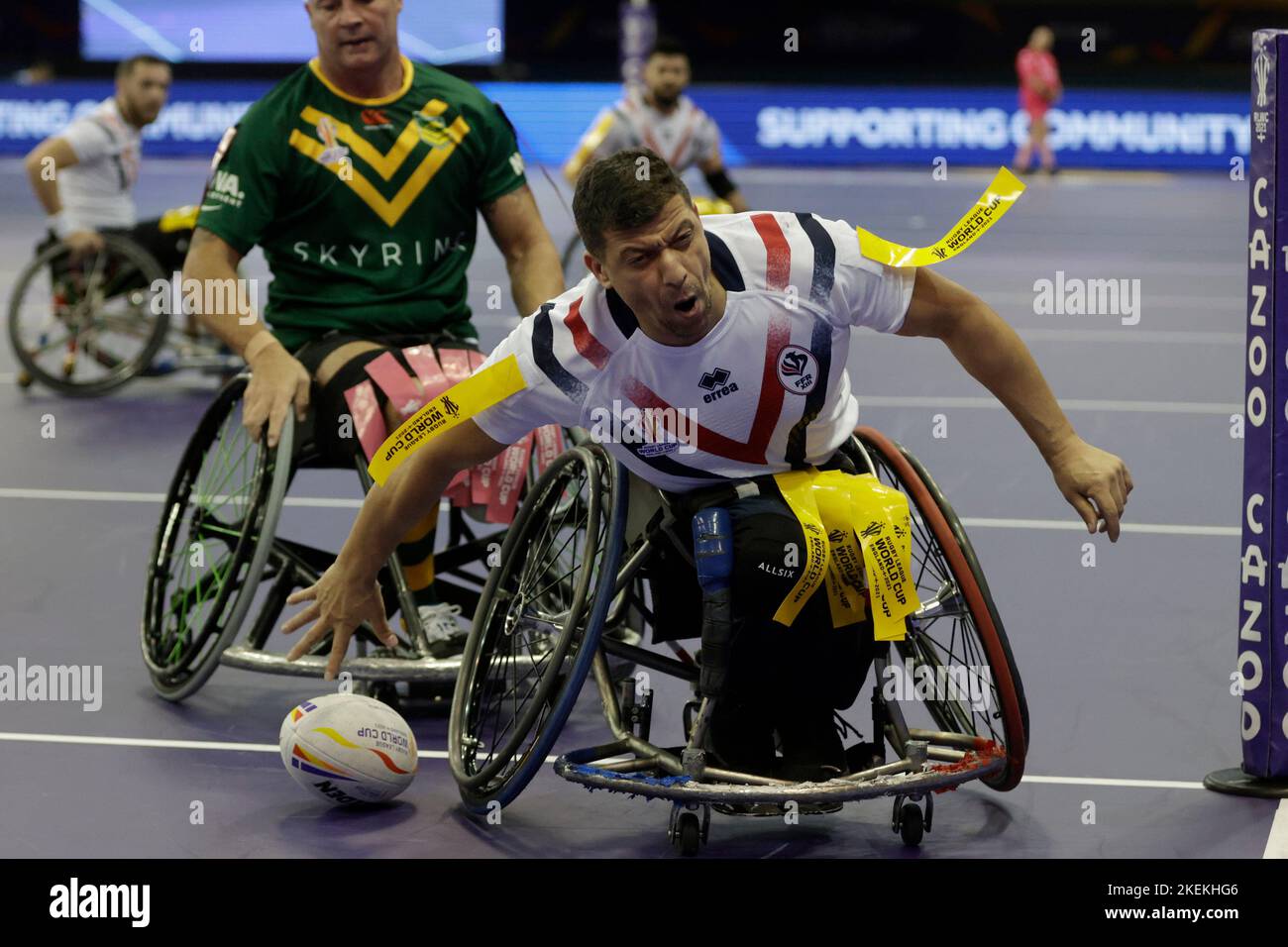 Der französische Fußballverein Mostefa Abassi feiert den Torreigen beim Halbfinale der Rugby League Wheelchair im Eis Sheffield. Bilddatum: Sonntag, 13. November 2022. Stockfoto
