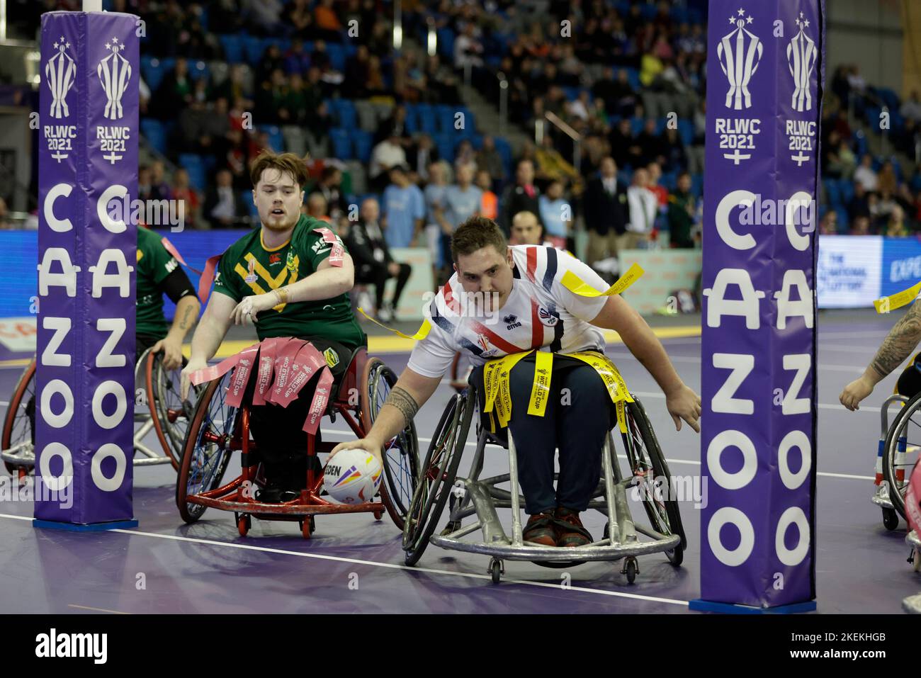 Der französische Thomas Duhalde punktet beim Halbfinale der Rugby-League-Weltmeisterschaft im Rollstuhl beim Eis Sheffield. Bilddatum: Sonntag, 13. November 2022. Stockfoto
