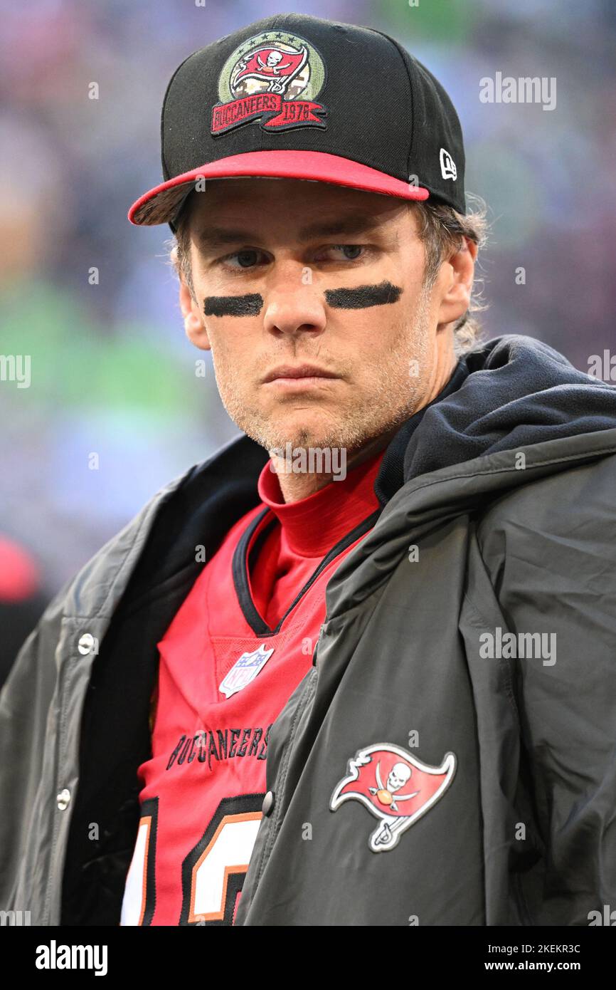 München, Deutschland. 13.. November 2022. American Football: NFL Professional League, Tampa Bay Buccaneers - Seattle Seahawks, Hauptrunde, Hauptrundspiele, Matchday 10, Allianz Arena. Tom Brady (l), Quarterback der Tampa Bay Buccaneers, vor dem Spiel. Quelle: Sven Hoppe/dpa/Alamy Live News Stockfoto