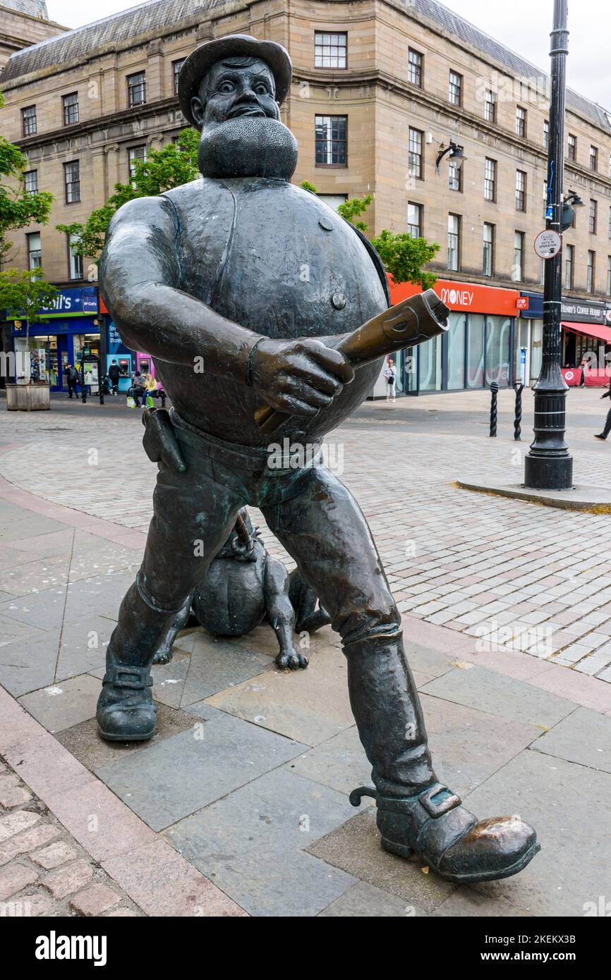 Statue des verzweifelten Dan und seines Hundes Dawg, Figuren aus dem Kindermagazin "The Dandy". High Street, Dundee, Schottland, Großbritannien Stockfoto
