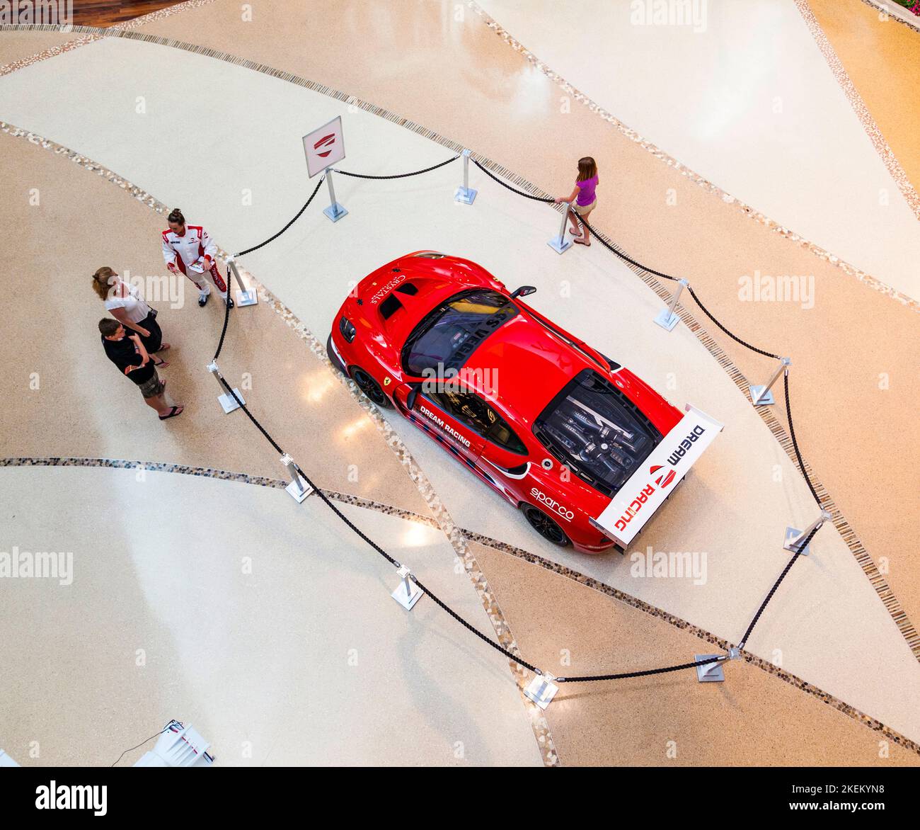 Las Vegas, USA - 15. Juni 2012: Red Ferrari F430 GT in einem Einkaufszentrum am Strip in Las Vegas, USA. Dream Racing ist das fünf-Sterne-Rennen und dr Stockfoto