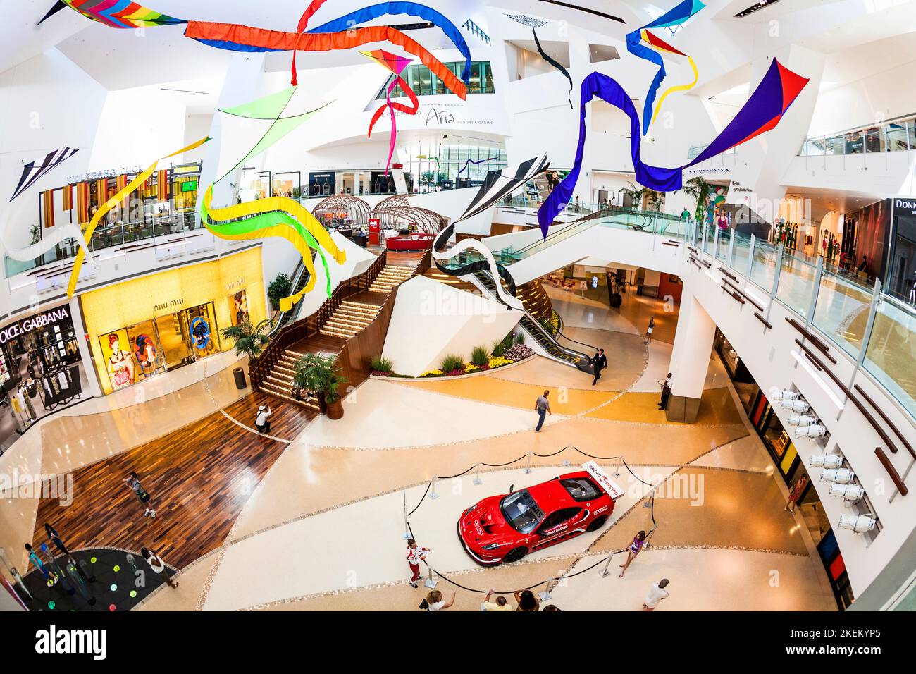 Las Vegas, USA - 15. Juni 2012: Red Ferrari F430 GT in einem Einkaufszentrum am Strip in Las Vegas, USA. Dream Racing ist das fünf-Sterne-Rennen und dr Stockfoto