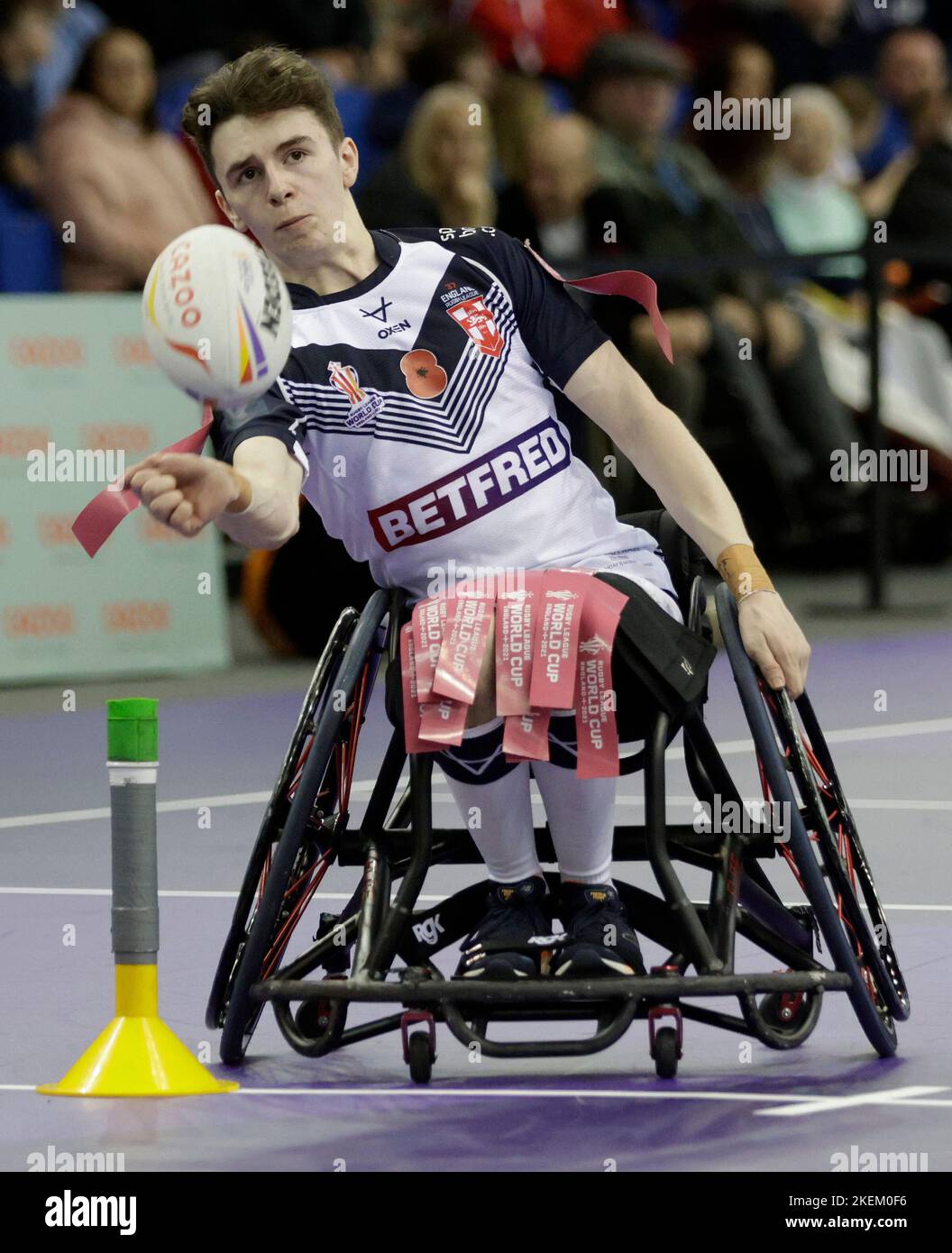 Der englische Robert Hawkins konvertiert während des Halbfinalspiels der Wheelchair Rugby League im Eis Sheffield. Bilddatum: Sonntag, 13. November 2022. Stockfoto