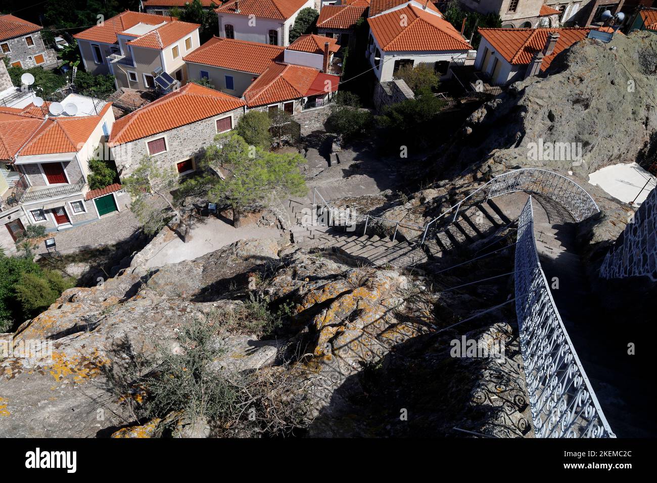Petra Stadt, Lesbos, Griechenland, Blick von der Kirche unserer Lieben Frau vom Süßen Kuss - Glykfylousa Panagia - 2022. Oktober. Herbst Stockfoto