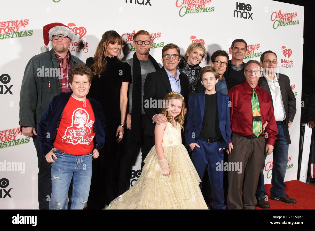 Los Angeles, California, USA 12.. November 2022 (L-R) Executive Producer Nick Schenk, Schauspieler Davis Murphy, Schauspielerin Erinn Hayes, Schauspieler Zach ward, Produzent/Autor/Schauspieler Peter Billingsley, Schauspielerin Julianna Leyne, Schauspielerin Julie Hagerty, Schauspielerin River Drosche, Schauspielerin RD Robb, Regisseurin Clay Kaytis, Der Schauspieler Scott Schwartz und der Schauspieler Ian Petrella nehmen am 12. November 2022 in Los Angeles, Kalifornien, USA, an der Premiere von „A Christmas Story Christmas“ im Gene Autry Museum Teil. Foto von Barry King/Alamy Live News Stockfoto