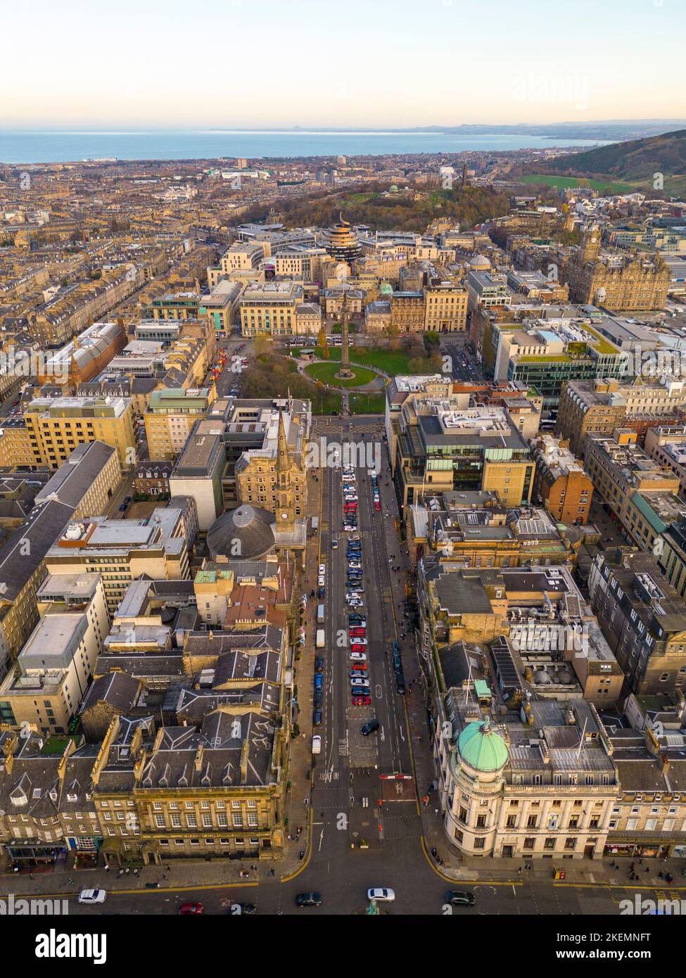 Luftaufnahme der George Street in der New Town in Edinburgh, ein UNESCO-Weltkulturerbe, Schottland, Großbritannien Stockfoto