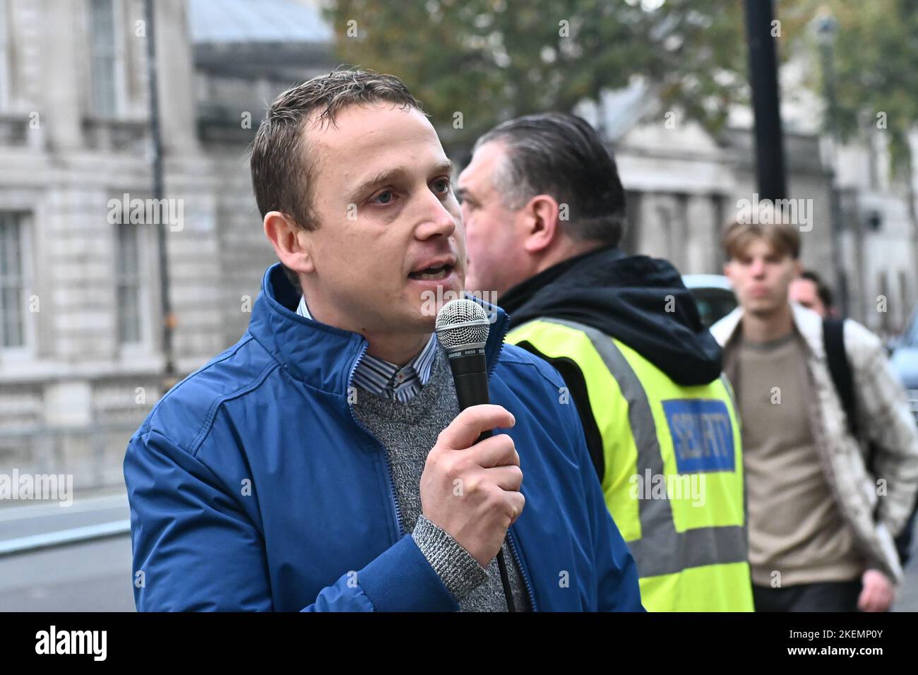 Downing Street, London, Großbritannien. 13.. November 2022. Der Krieg in der Ukraine ist noch nicht vorbei, die Demonstranten fordern mehr Waffen. Das Versprechen von Waffen für die Ukraine. Quelle: Siehe Li/Picture Capital/Alamy Live News Stockfoto