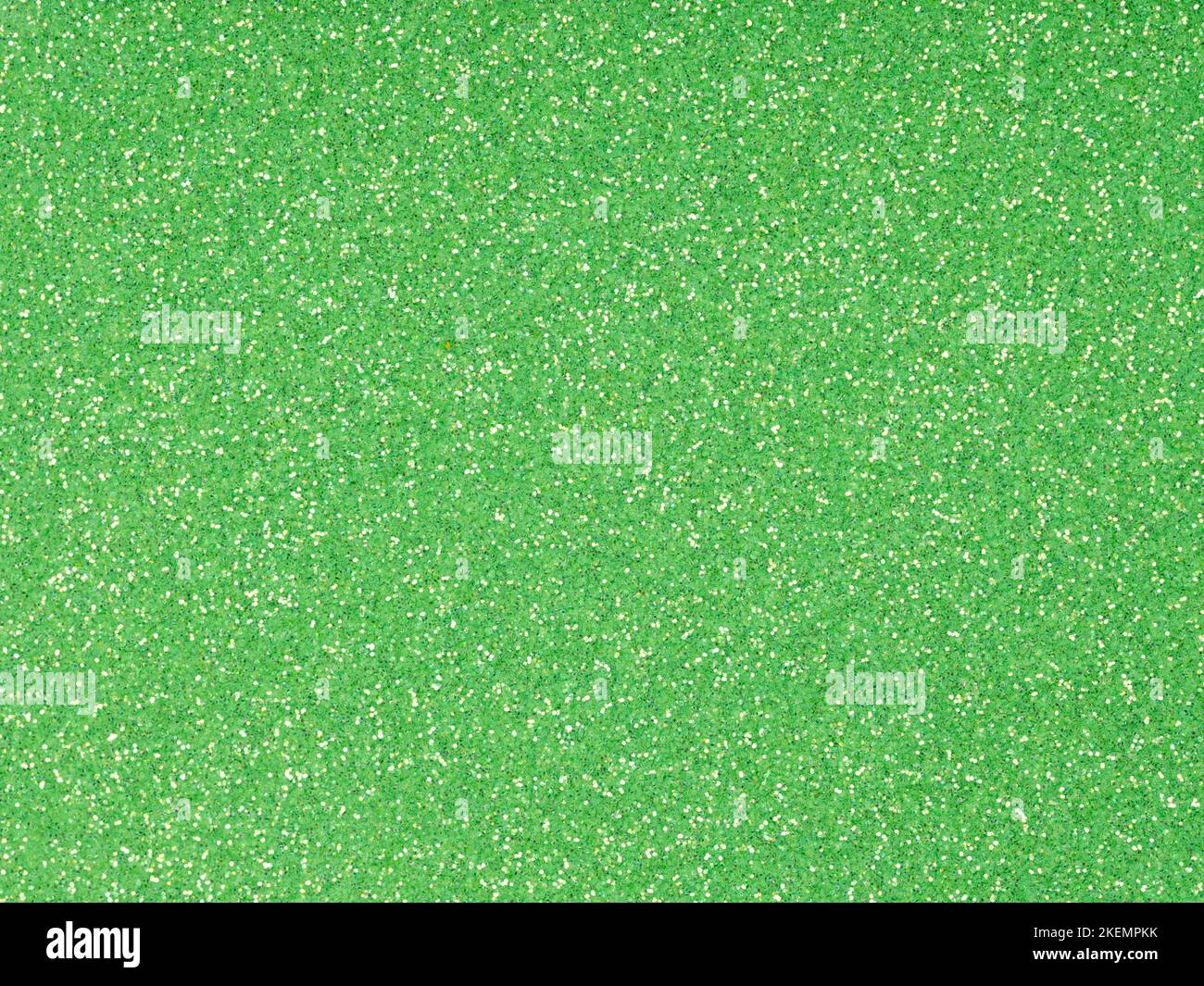 Festlicher, weicher grüner Hologramm-Glitzer. Leuchtend grüner Hintergrund für St. Patrick's Day, Weihnachten, Neujahr, Weihnachtsgeschenk oder andere Feiertage Stockfoto